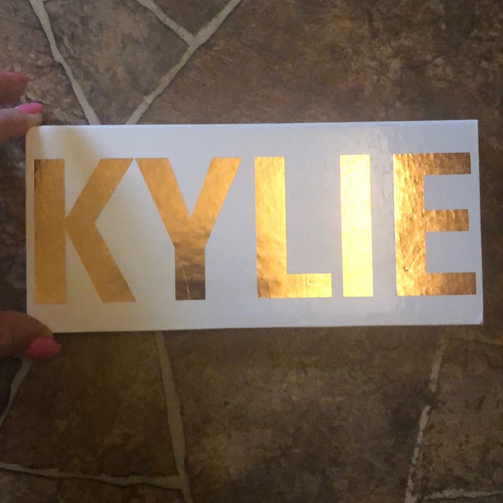 Kylie cosmetics eyeshadow palette